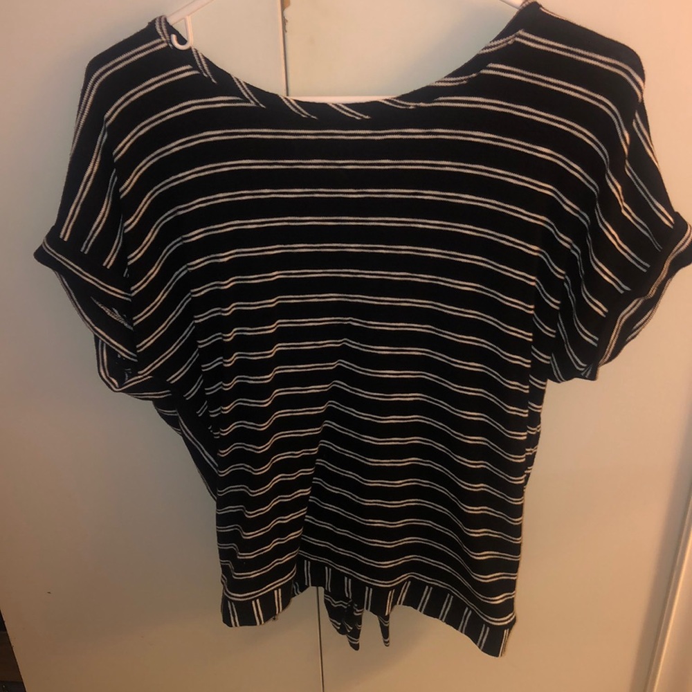 Striped T-shirt with open back and tie
